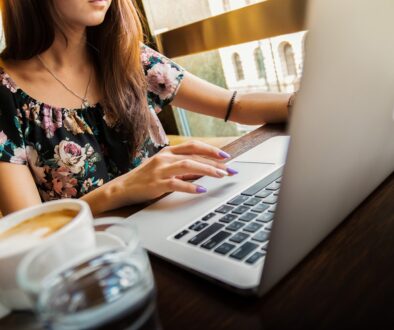 woman laptop desk workspace 1851464