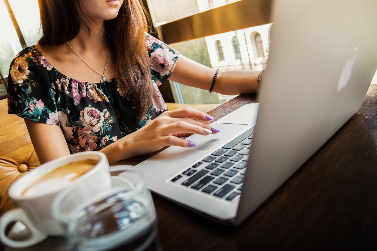 woman laptop desk workspace 1851464