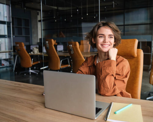 Jak firmy przyciągają najlepszych specjalistów w zmieniającym się rynku pracy?