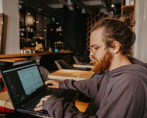 Jakie są korzyści z bycia freelancerem - elastyczność i swoboda