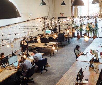 Rola pracy hybrydowej w nowoczesnej firmie - co musisz wiedzieć?